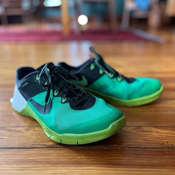 Nike Green and Black Sneakers - Picture 1 of 11
